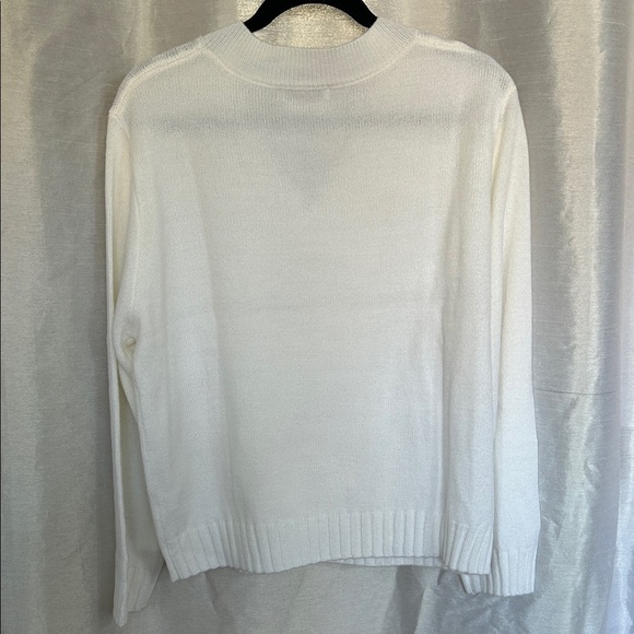 White V-Neck Cable Knit Sweater - Picture 6 of 6